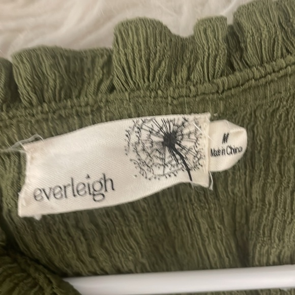 Everleigh olive green blouse Ruffle Tie Neck Size M PTP 19” length 25” - Picture 3 of 6